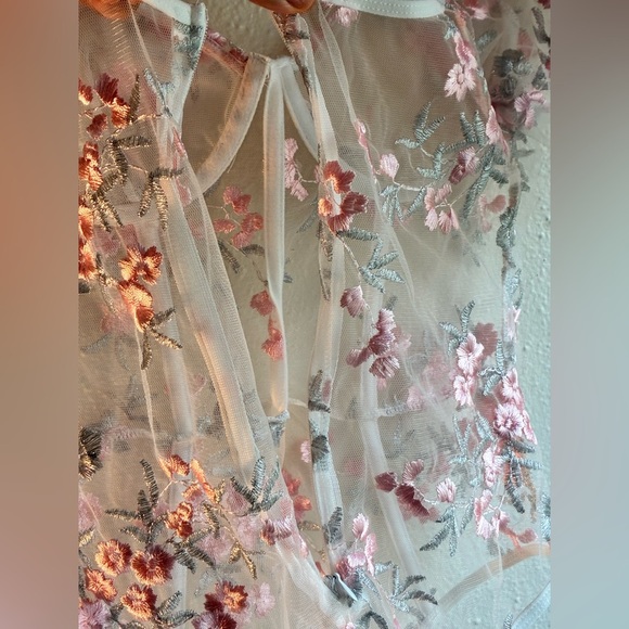 NWOT Sheer Floral Embroidered Mesh Puff Sleeve Bodysuit – Size Small - Picture 9 of 9